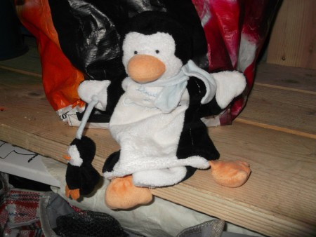 Doudou marionnette pingouin - 2 €